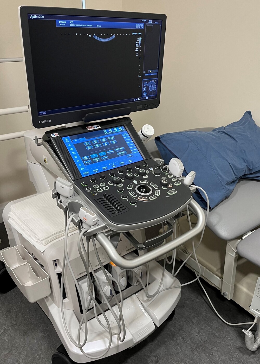 Abdominal ultrasound scan for stomach ache at Himalayan Diagnostics Dehradun